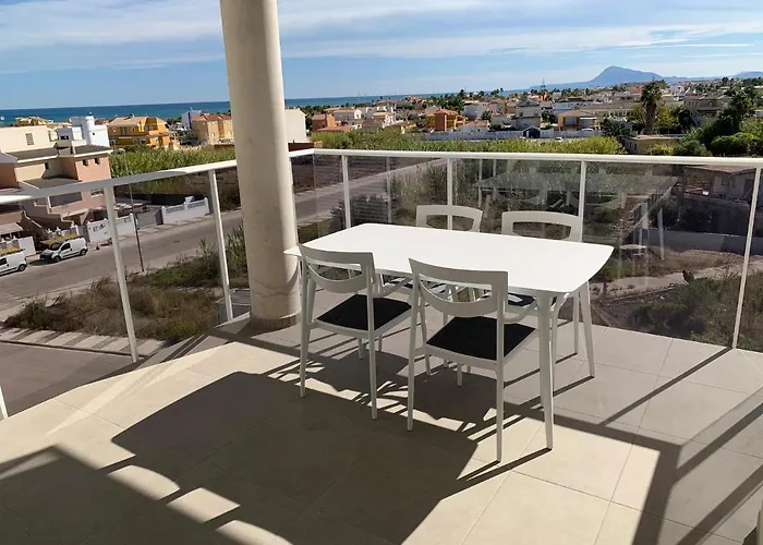 Beautiful Apartment With Pool Near The Beach